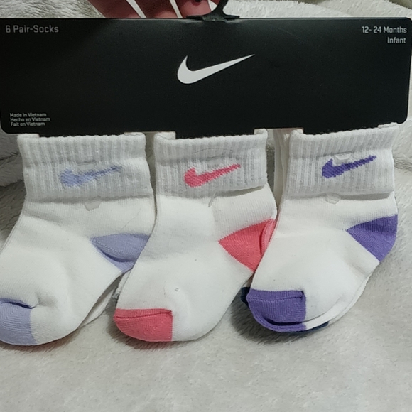 Girls Infant socks (NIKE) 12-24 months - Picture 3 of 4